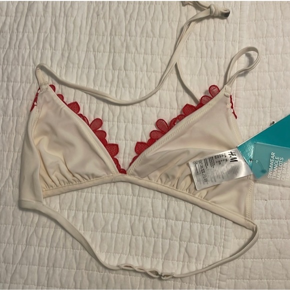 H&M NWT Red Flower Appliqué White Bikini Top Size 6 - Picture 6 of 7